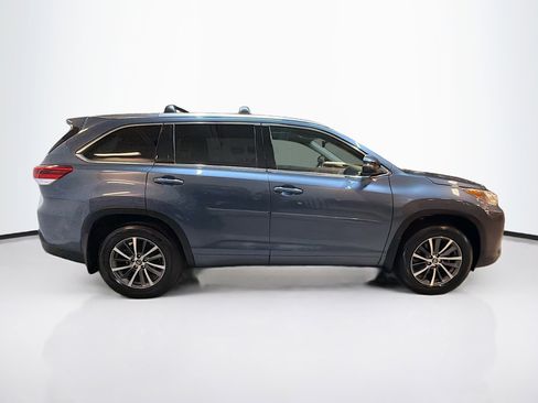 Used 2018 Toyota Highlander XLE image 10