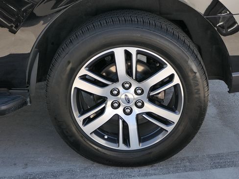 Used 2024 Ford Expedition Limited RWD image 9