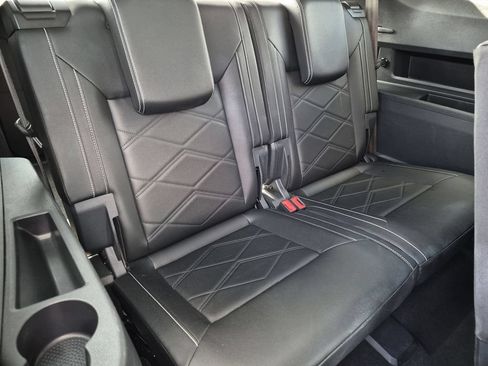 Used 2025 Volkswagen Atlas SE FWD image 28