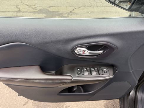 Used 2014 Jeep Cherokee Limited w/ Technology Group FWD image 7