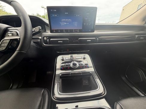 Used 2022 Lincoln Nautilus AWD w/ Premium Package image 22