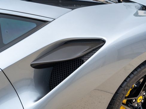 Used 2021 Ferrari F8 Tributo RWD image 12