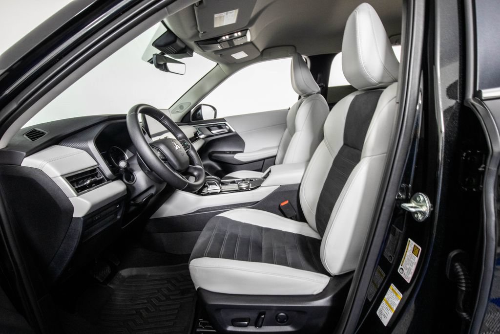 Used 2025 Mitsubishi Outlander SE FWD image 10