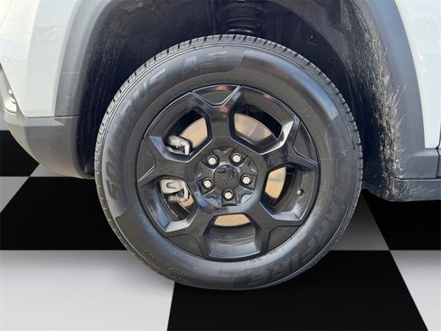 Used 2024 Jeep Compass Trailhawk image 14