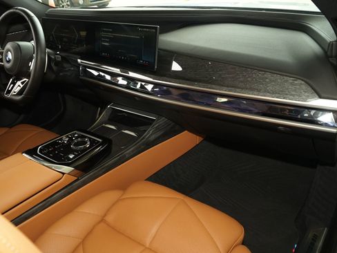 Used 2023 BMW 740i RWD image 5