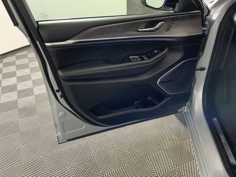 Used 2024 Jeep Grand Cherokee Overland w/ Luxury Tech Group IV image 36