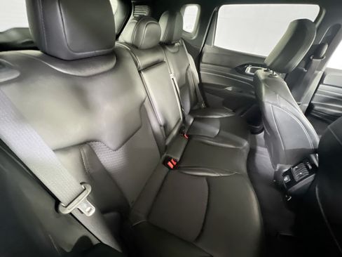 Used 2022 Jeep Compass Latitude w/ Sun and Sound Group AWD/4WD image 24