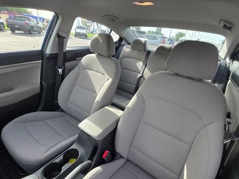 Used 2020 Hyundai Elantra SE FWD image 12