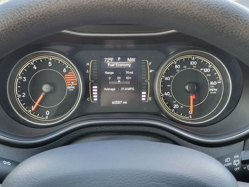 Used 2021 Jeep Cherokee Latitude FWD image 16