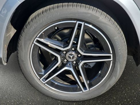 Used 2025 Mercedes-Benz GLS 450 4MATIC w/ AMG Line Exterior image 38