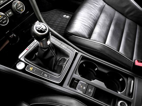 Used 2019 Volkswagen Golf R 4-Door image 20