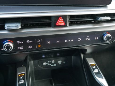 Certified 2025 Kia Sorento S image 23