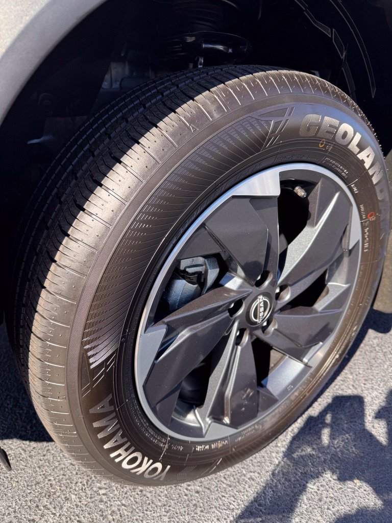 Used 2024 Nissan Rogue SV AWD/4WD image 29