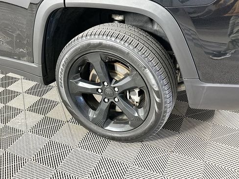 Certified 2025 Jeep Grand Cherokee L Limited w/ Luxury Tech Group II image 45