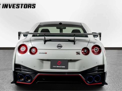 Used 2023 Nissan GT-R NISMO AWD/4WD image 5