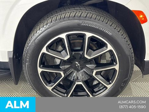 Used 2024 Chevrolet Suburban RST w/ Luxury Package AWD/4WD image 15