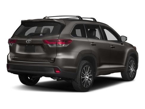 Used 2017 Toyota Highlander SE AWD/4WD image 2