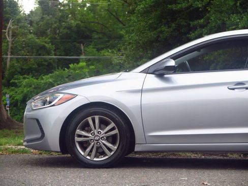 Used 2017 Hyundai Elantra SE FWD image 20