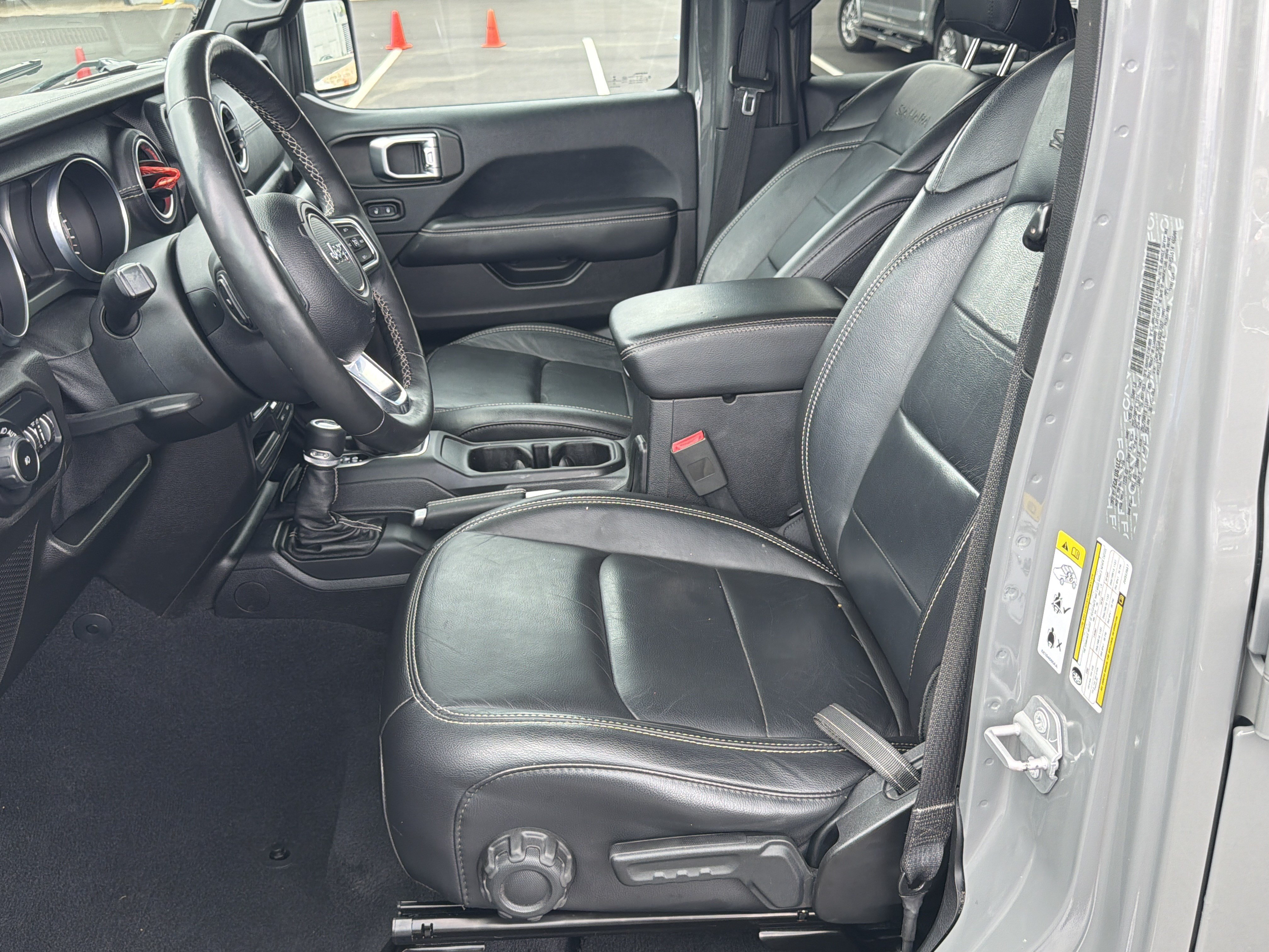 Used 2018 Jeep Wrangler Unlimited Sahara AWD/4WD image 9