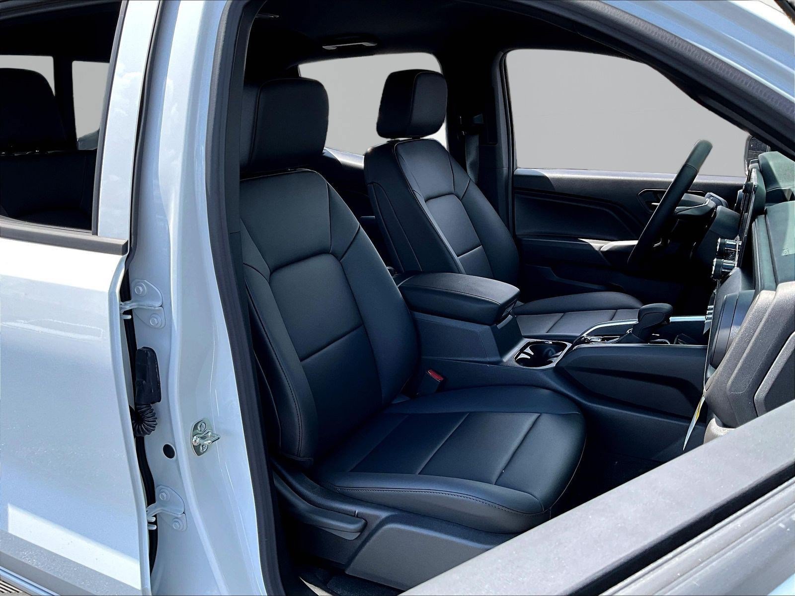 New 2026 Chevrolet Colorado Trail Boss w/ Midnight Edition AWD/4WD image 18