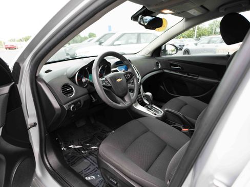 Used 2016 Chevrolet Cruze LT FWD image 8