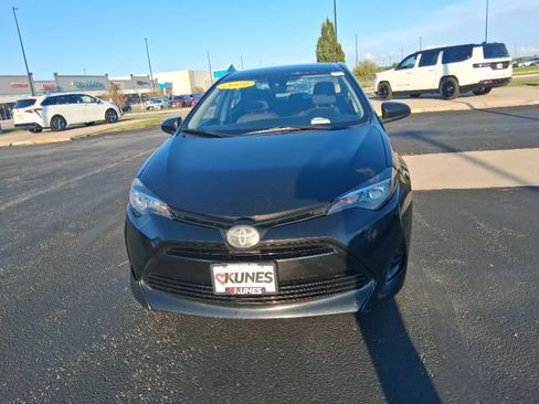 Used 2019 Toyota Corolla LE FWD image 3