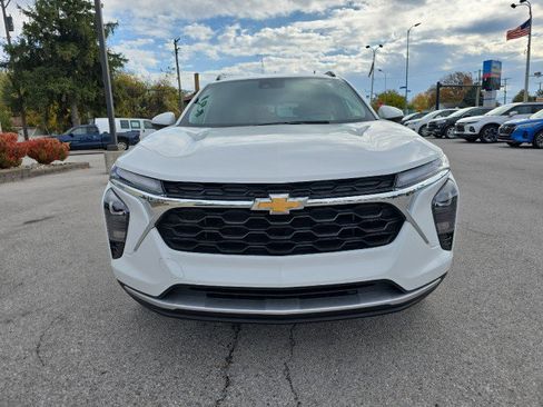 Used 2024 Chevrolet Trax LT w/ Driver Confidence Package image 8