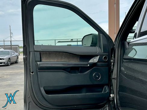 Used 2019 Ford Expedition Limited w/ Equipment Group 302A AWD/4WD image 12