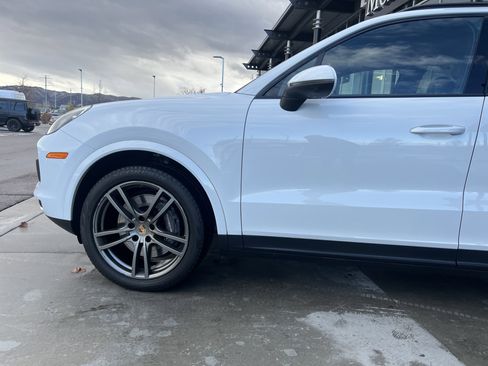 Used 2023 Porsche Cayenne image 9