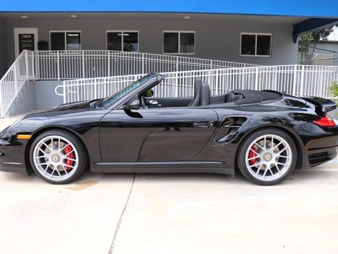Used 2010 Porsche 911 Turbo image 2