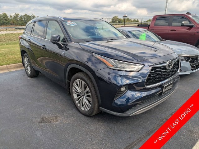Used 2023 Toyota Highlander Platinum AWD/4WD image 2