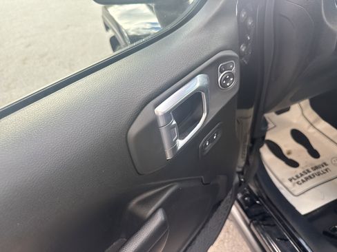 Used 2022 Jeep Gladiator Willys image 16