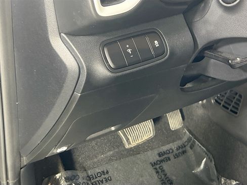 Used 2024 Hyundai Venue Limited FWD image 10