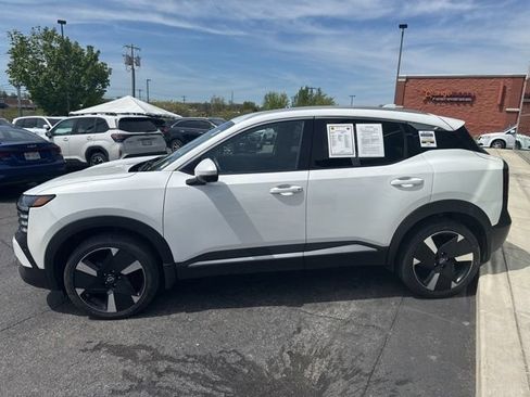 Used 2025 Nissan Kicks SR AWD/4WD image 4