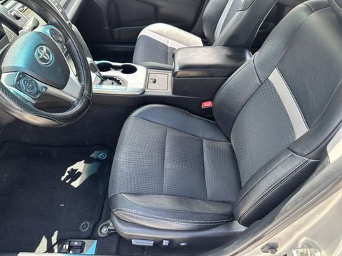 Used 2014 Toyota Camry image 26