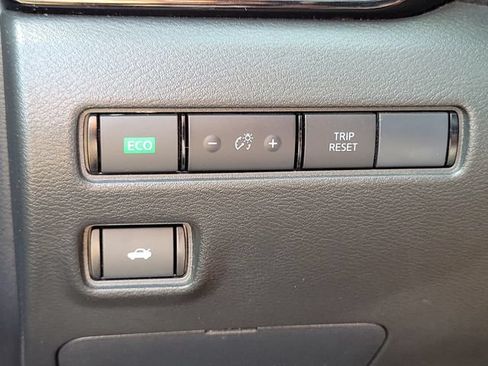 Used 2024 Nissan Sentra SV FWD image 14
