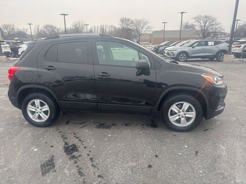 Used 2021 Chevrolet Trax LT w/ LT Convenience Package image 5