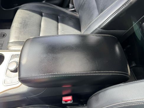 Used 2017 Jeep Grand Cherokee Limited image 32