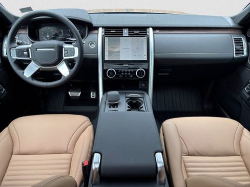 Used 2025 Land Rover Discovery Dynamic SE AWD/4WD image 13
