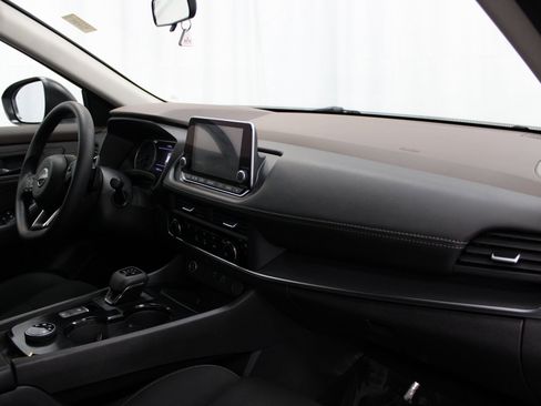 Used 2023 Nissan Rogue S image 24