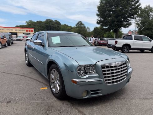 Used 2013 Chrysler 300 RWD image 2