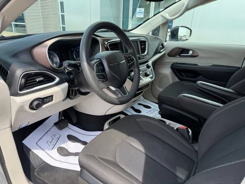 Used 2024 Chrysler Voyager LX FWD image 26
