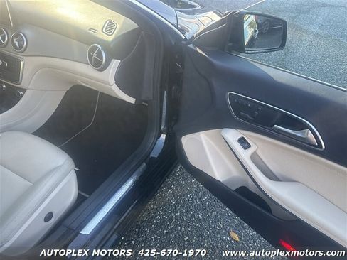 Used 2014 Mercedes-Benz CLA 250 image 9