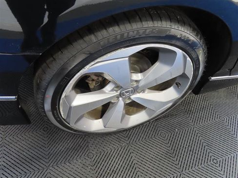 Used 2018 Honda Accord Touring image 38