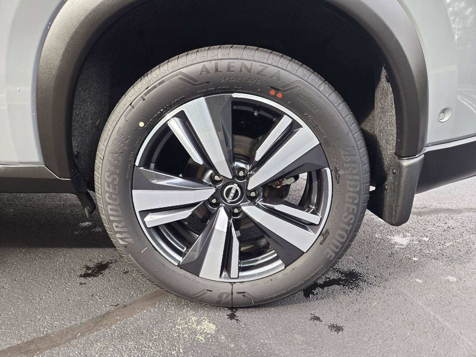Certified 2025 Nissan Rogue SL w/ Tech Package AWD/4WD image 11