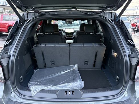 New 2026 Ford Explorer ST-Line w/ ST-Line Street Pack image 8