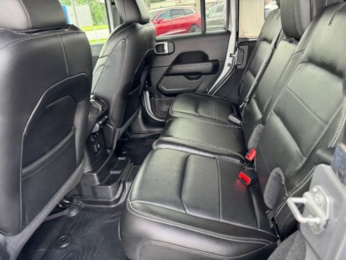 Used 2020 Jeep Wrangler Unlimited Sahara AWD/4WD image 14