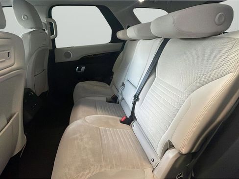 Used 2022 Land Rover Discovery S AWD/4WD image 11