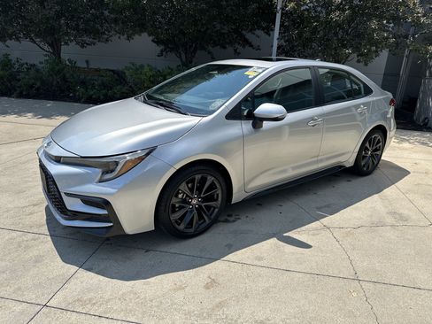 Used 2024 Toyota Corolla XSE FWD image 3