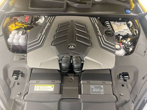 Used 2026 Lamborghini Urus SE AWD/4WD image 32